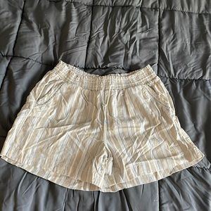 Lightweight linen shorts